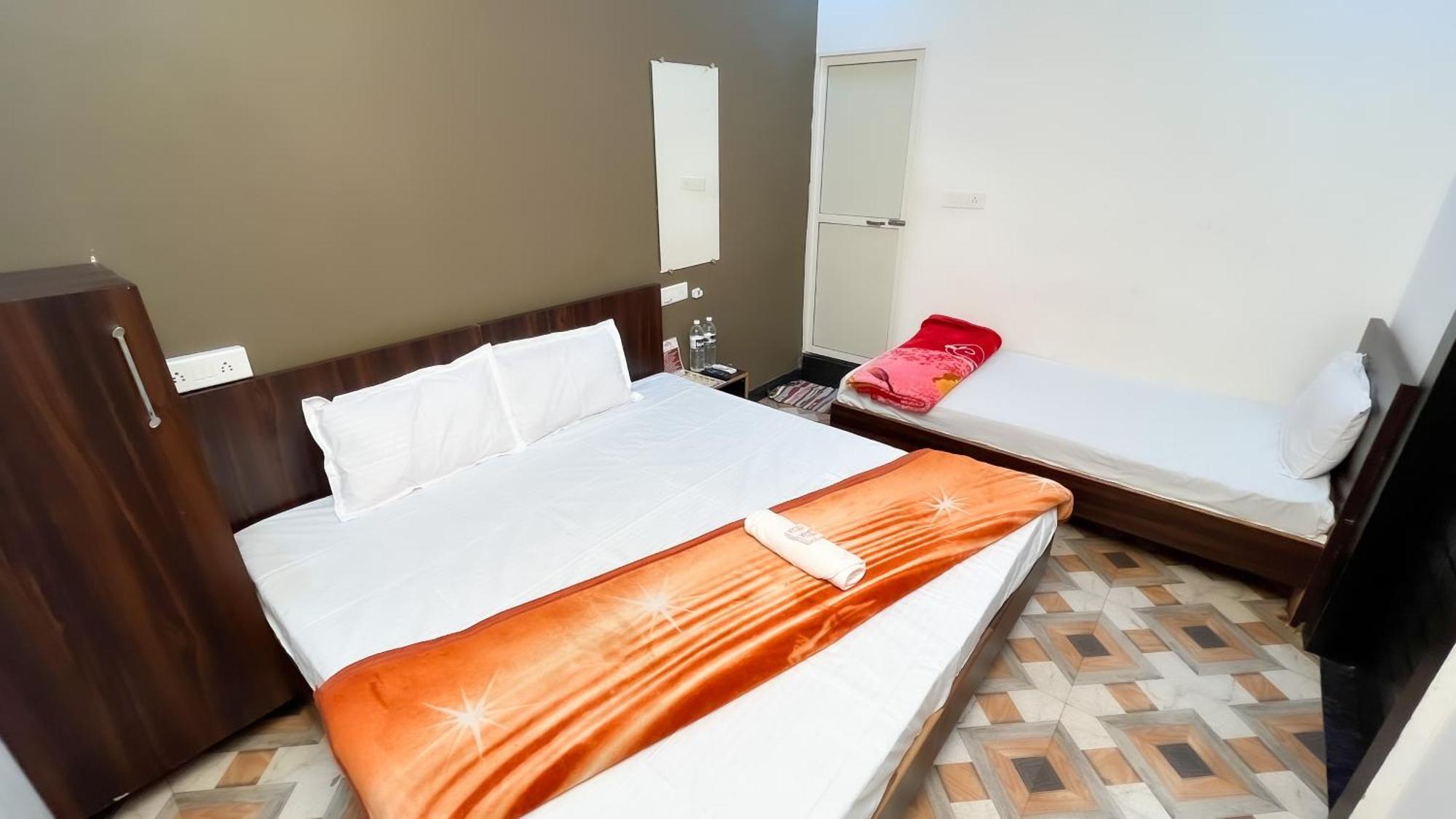 Hotel Rudraksh Уджайн Екстериор снимка