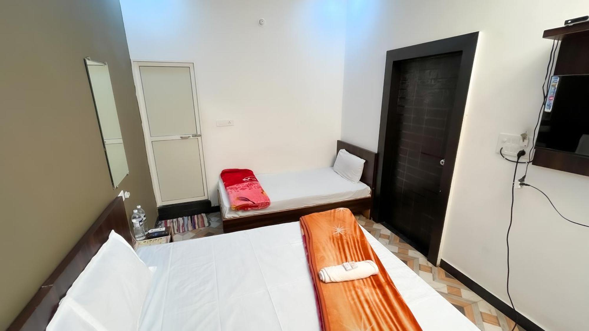 Hotel Rudraksh Уджайн Екстериор снимка